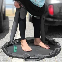 alfombra cambiadora de neopreno para kitesurfista